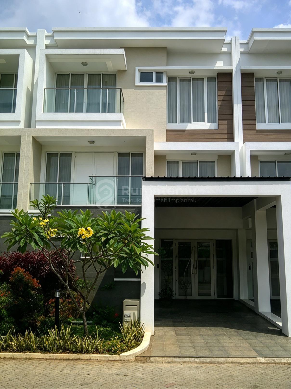 Dijual Rumah Mewah 3 Lantai di Golf Residence Kemayoran