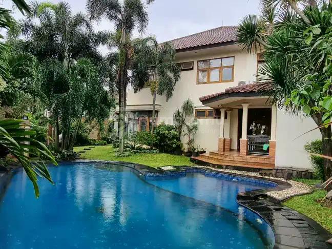 DIJUAL Rumah Klasik dan Asri di Kemang Jakarta Selatan