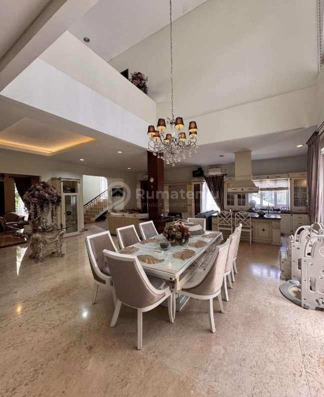 Rumah di Cilandak Bangunan 3 Lantai Full Furnished
