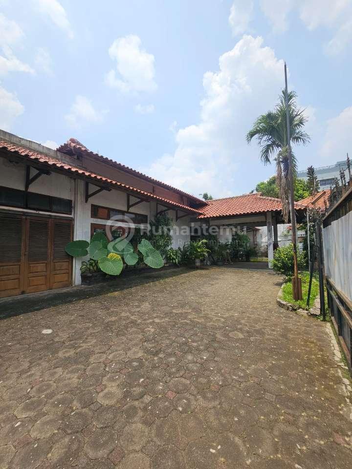 Rumah Mewah Luas 1.300 m² di Cipete – 10 Kamar, Cocok untuk Hunian & Investasi