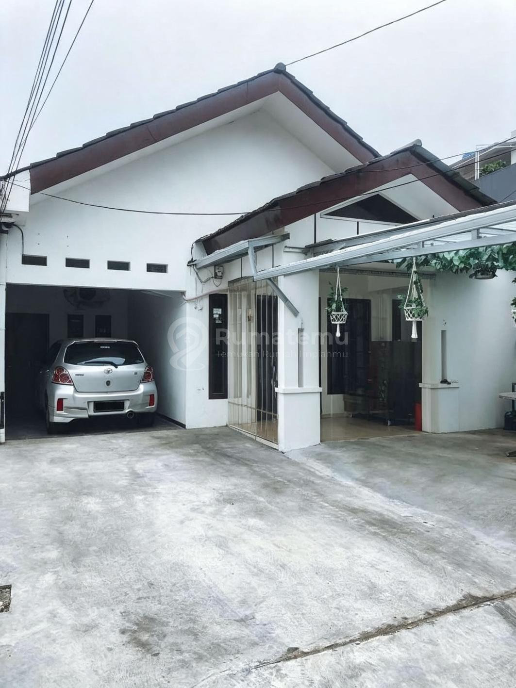 Jual rumah di area Radio dalam lokasi strategis dekat dengan pusat berbelanjaan dan transum, Gandaria utara. Kebayoran Baru