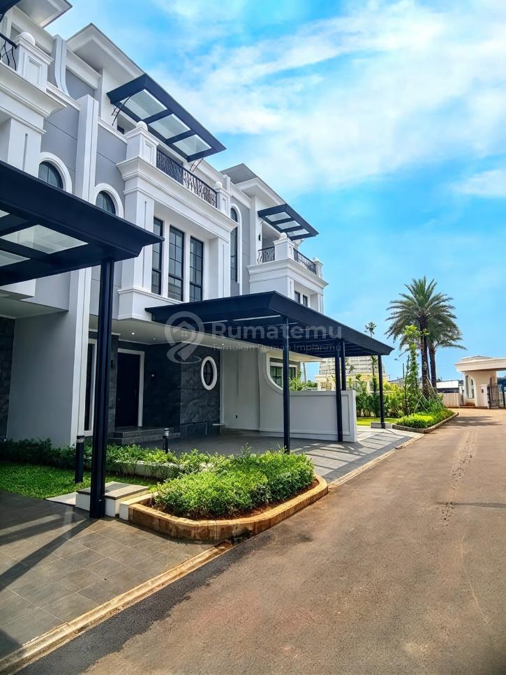 Disewakan Rumah Cantik, Nyaman & Strategis & Swimming Pool di Bukit Podomoro Jaktimur R2405