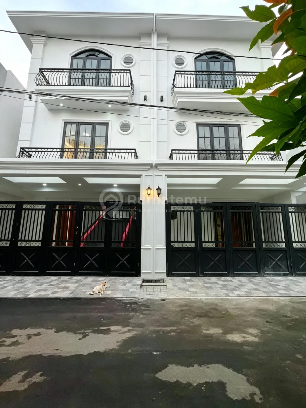 Rumah Baru Dalam Komplek Design Modern Classic