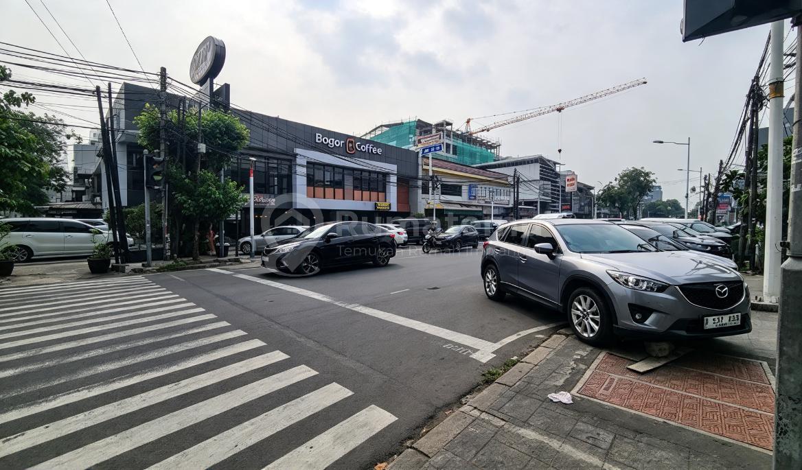 Dijual Lahan Hoek Komersil Lokasi Ramai Strategis di Muara Karang