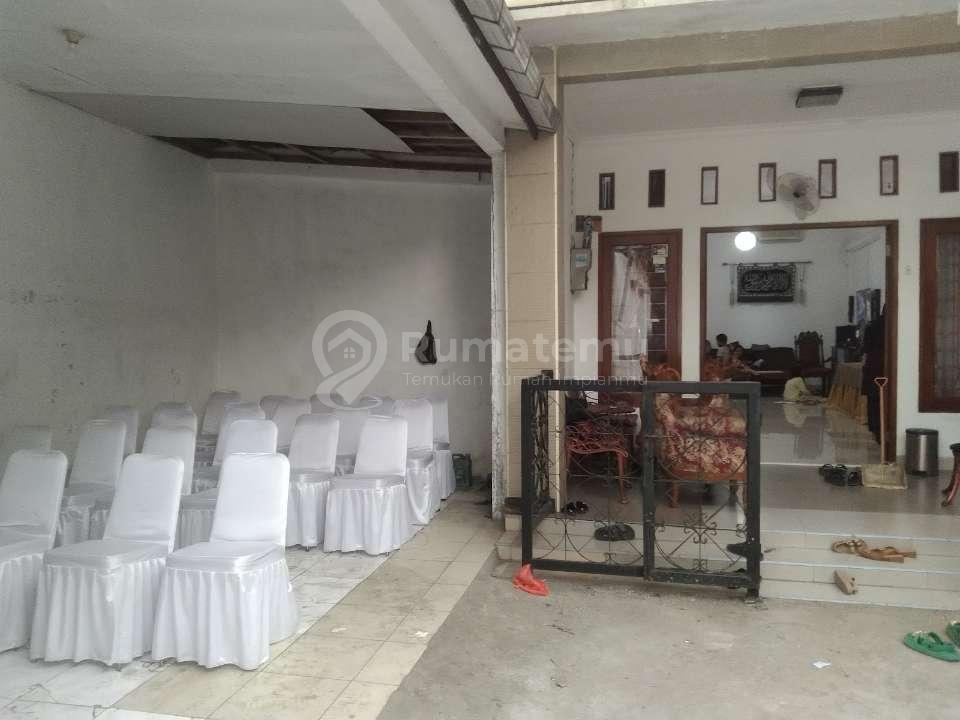 Jual 2 Rumah di Area Komersial dan 2 kios