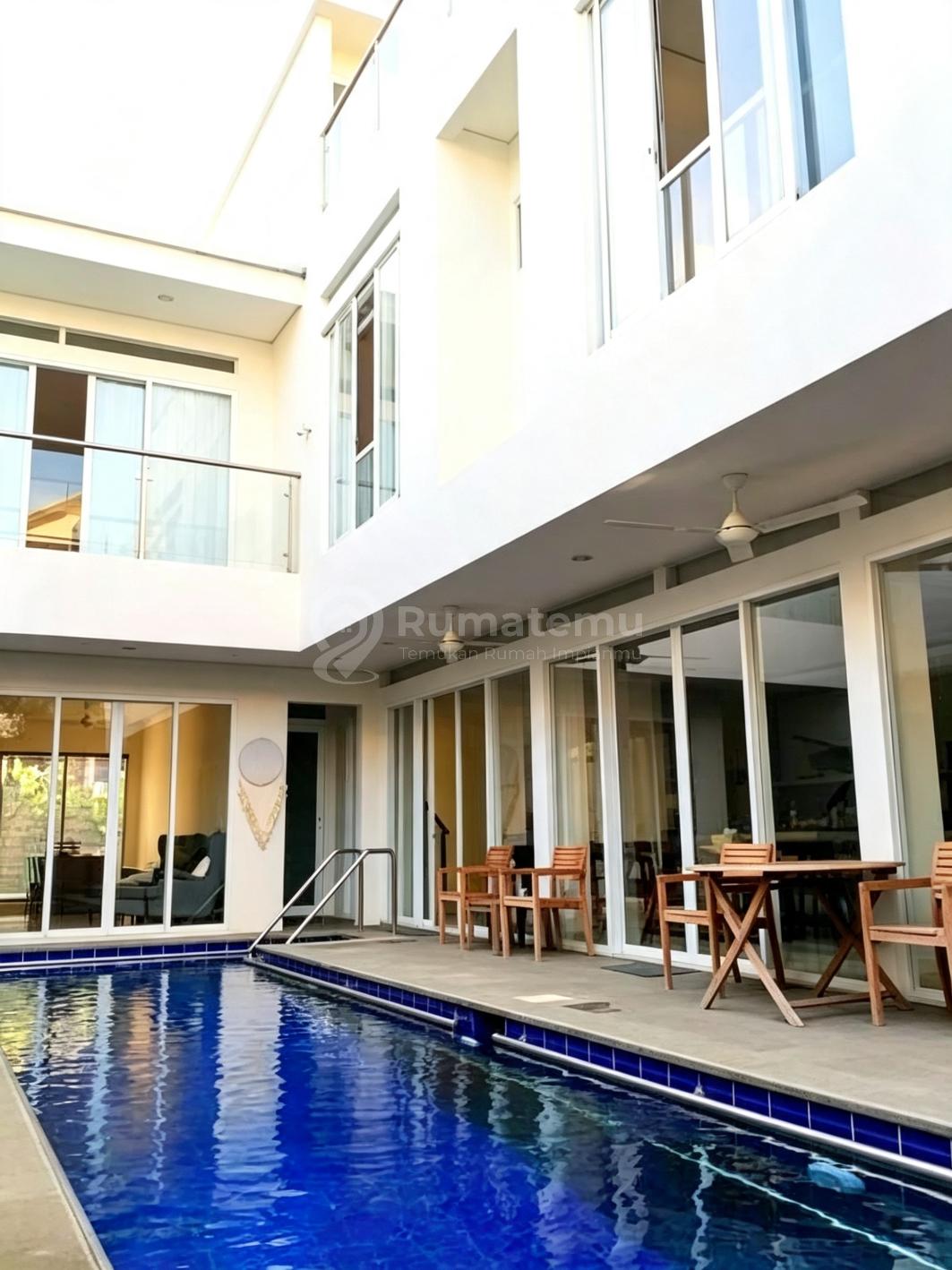 Jual rumah di Cipete 2 lantai + swimming pool di Selatan, Cilandak, Jakarta Selatan