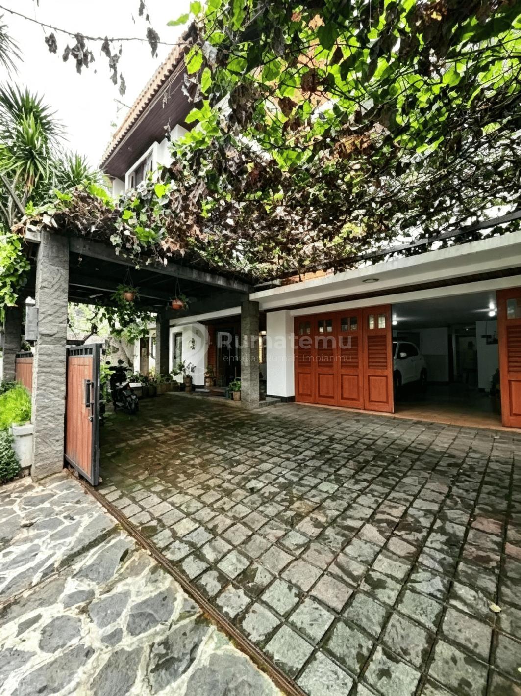 Permata Hijau[RUMAH]: 3.5Lt - Istimewa-VERY good- with Pool&Lift