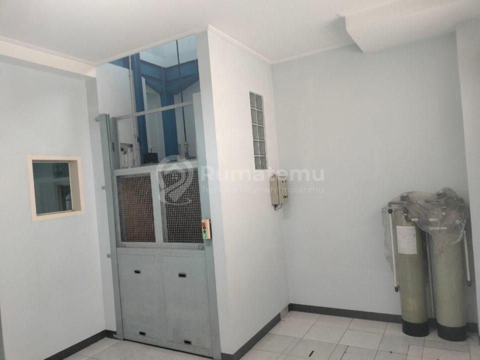 DIJUAL Ruko 2 Lantai Cocok Untuk Gudang – Taman Kopo Indah 3  Spesifikasi: