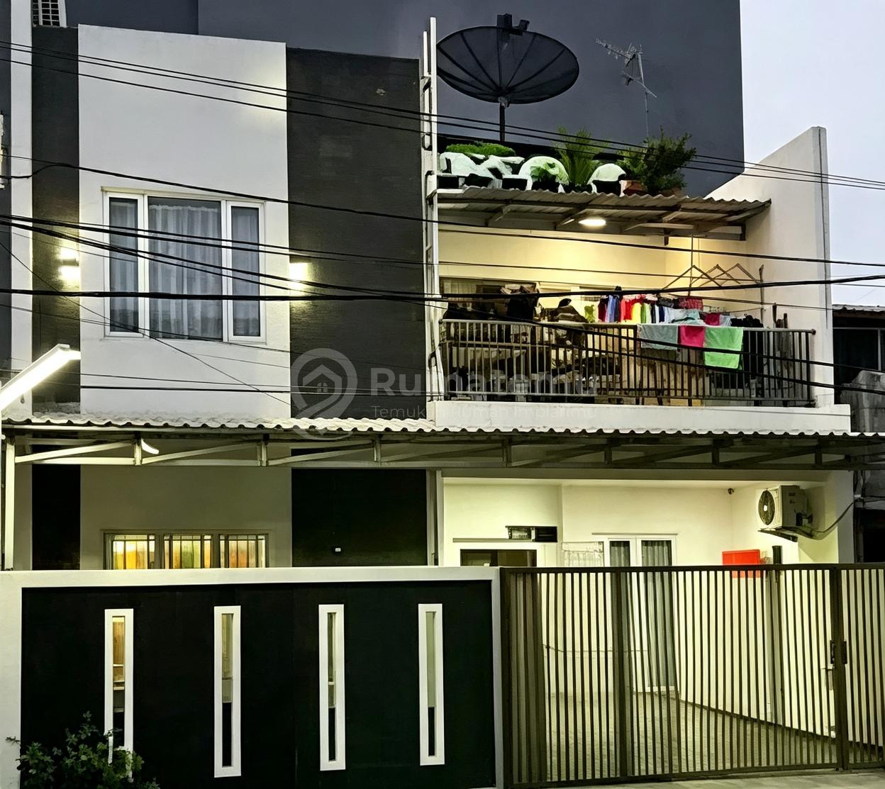 Rumah Cantik 2 Lantai Siap Huni di Sunter Agung