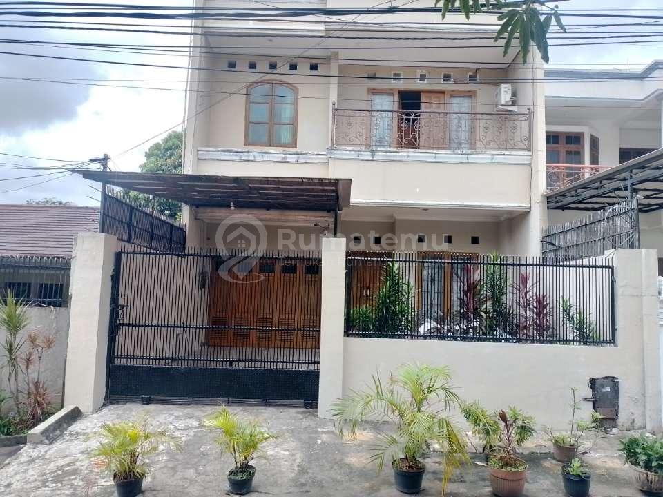 Dijual rumah cantik Lokasi Strategis di Kebon Jeruk, Kelapa Dua, Jakarta Barat