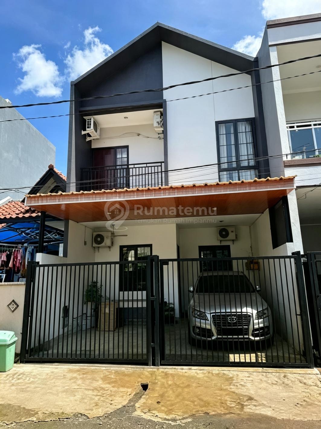 Rumah 2 Lantai Regency Melati Mas Bagus