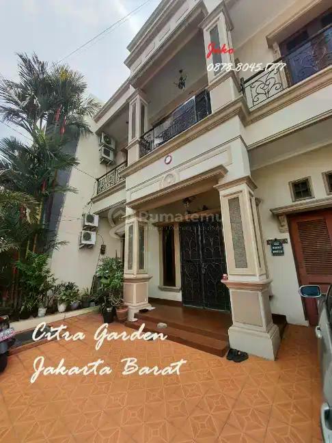 DIJUAL CEPAT  Rumah Bagus Design Klasik 3 Lt di Komplek Citra Garden, Kalideres, Jakarta Barat