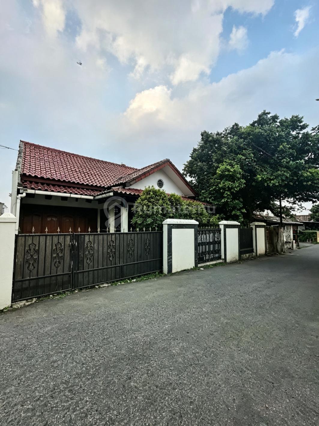 Rumah Bagus Terawat Dekat Pintu Tol Brigif Gandul Cinere