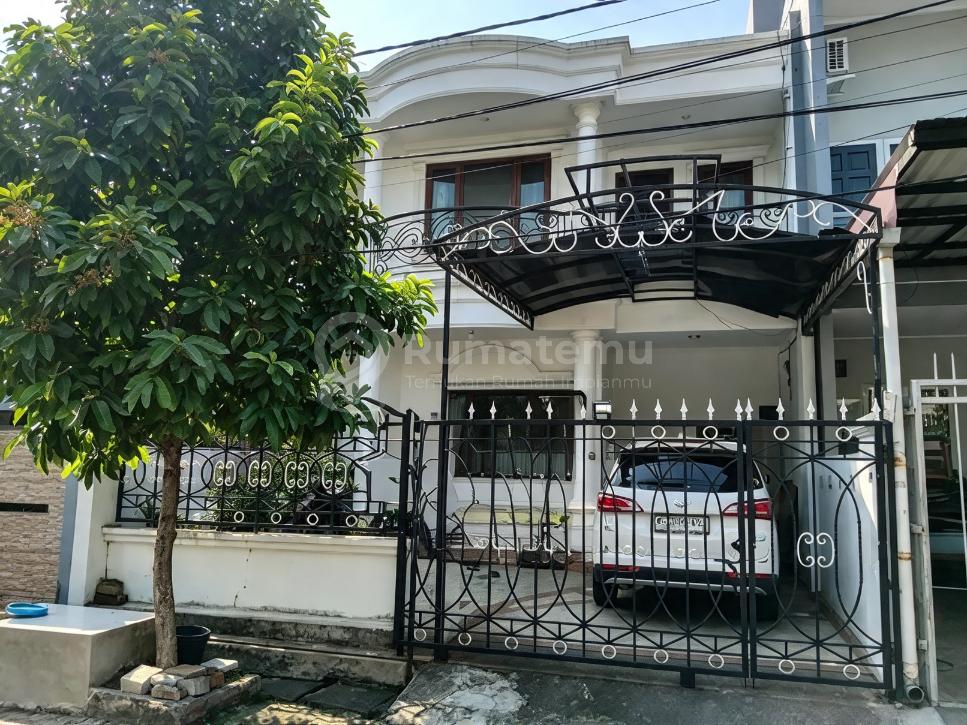 Dijual Rumah Dengan Bangunan 2 Lantai Di Taman Surya 5