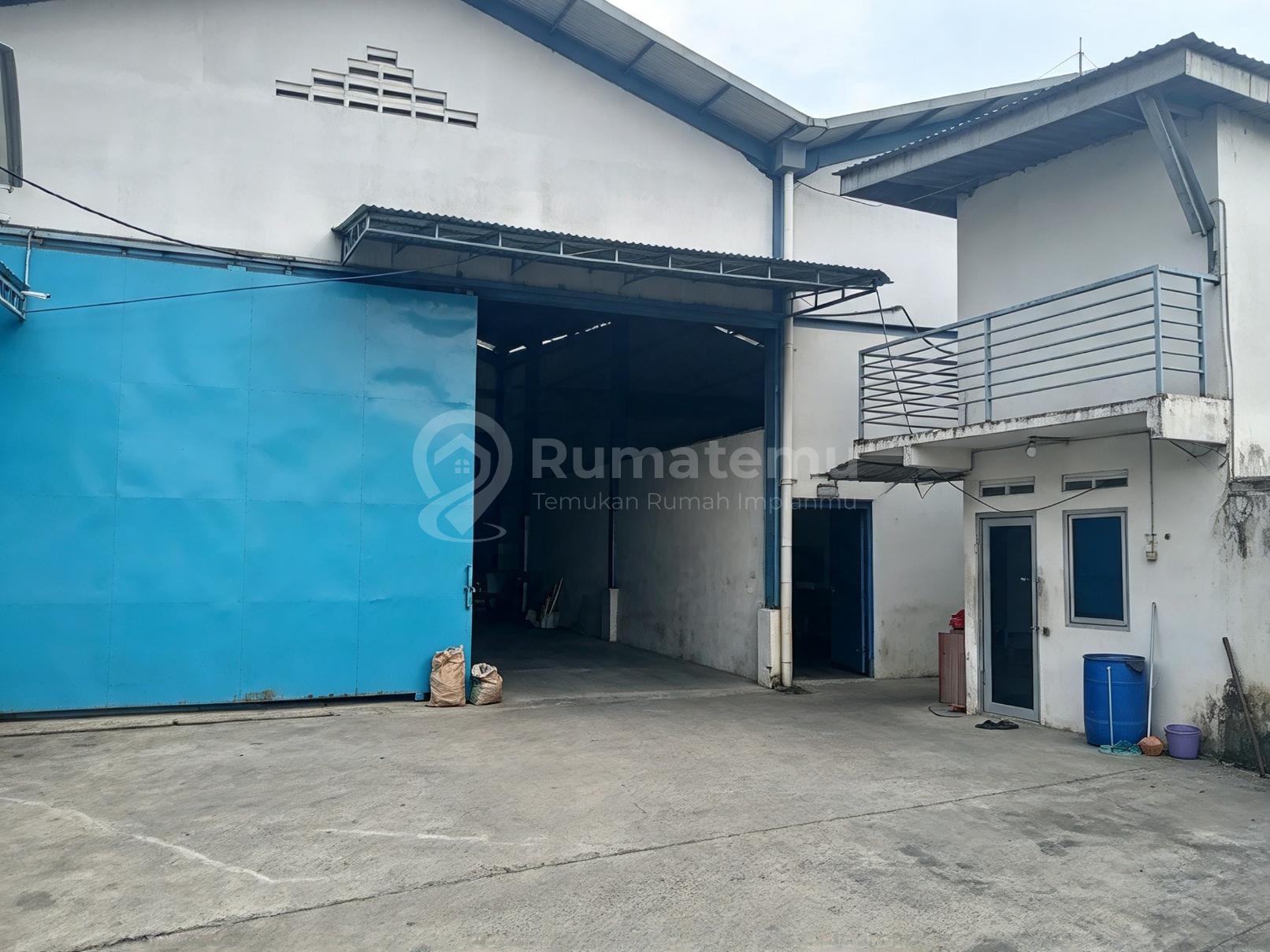 Disewa Eksklusif: Gudang Industri Plastik Super Strategis Soetta-Pik 2 