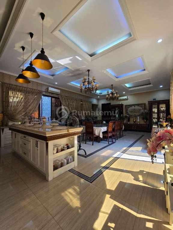 Dijual Rumah Mewah Full Furnished Dalam komplek 