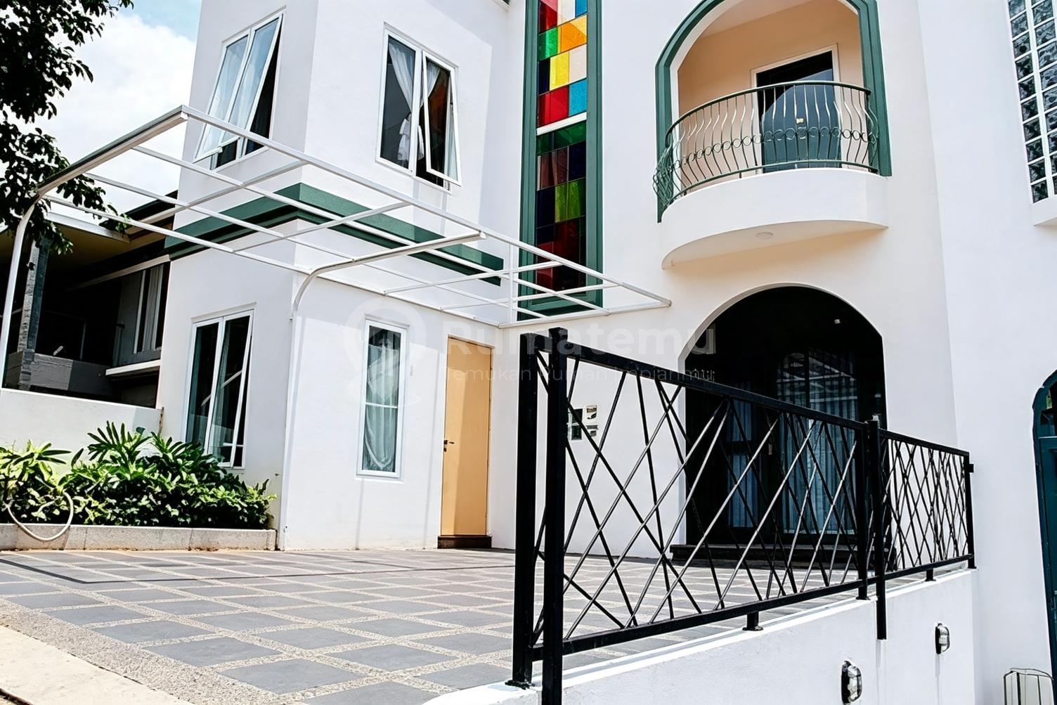 Jual Rumah Sejuk dengan Kolam Renang di Resor Dago Pakar Bandung