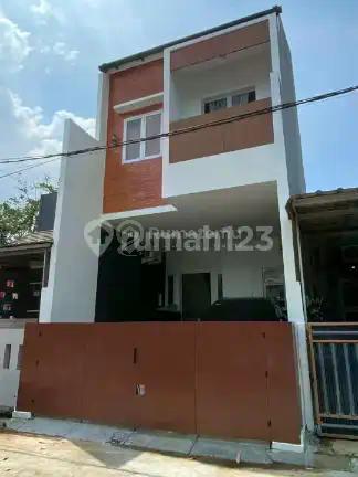 Rumah 2 lantai cantik strategis murah siap huni Cendana Residence