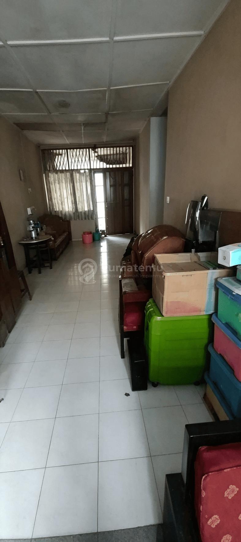 Rumah Tua Hook Pinggir Jalan, 200 Meter ke Terogong Raya