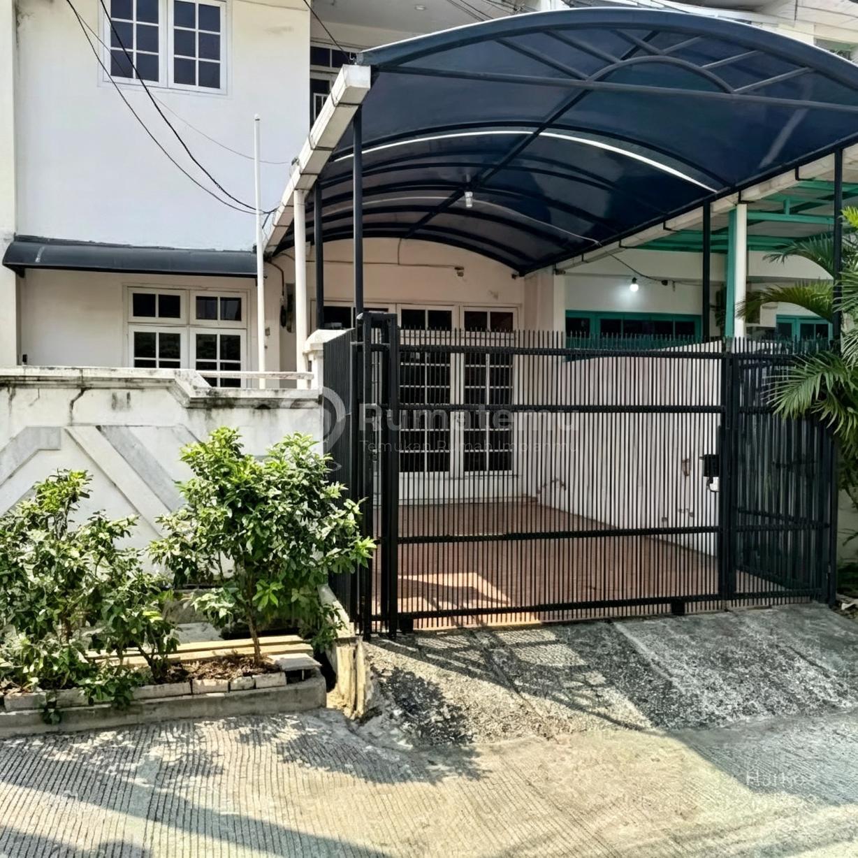 Dijual Rumah Siap Huni Dipluit Karang Asri , Muara Karang - Jakarta Utara
