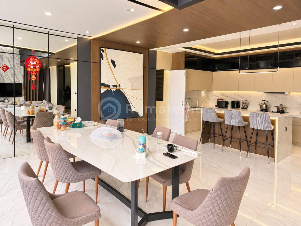 RUMAH EXCLUSIVE DI LIPPO KARAWACI