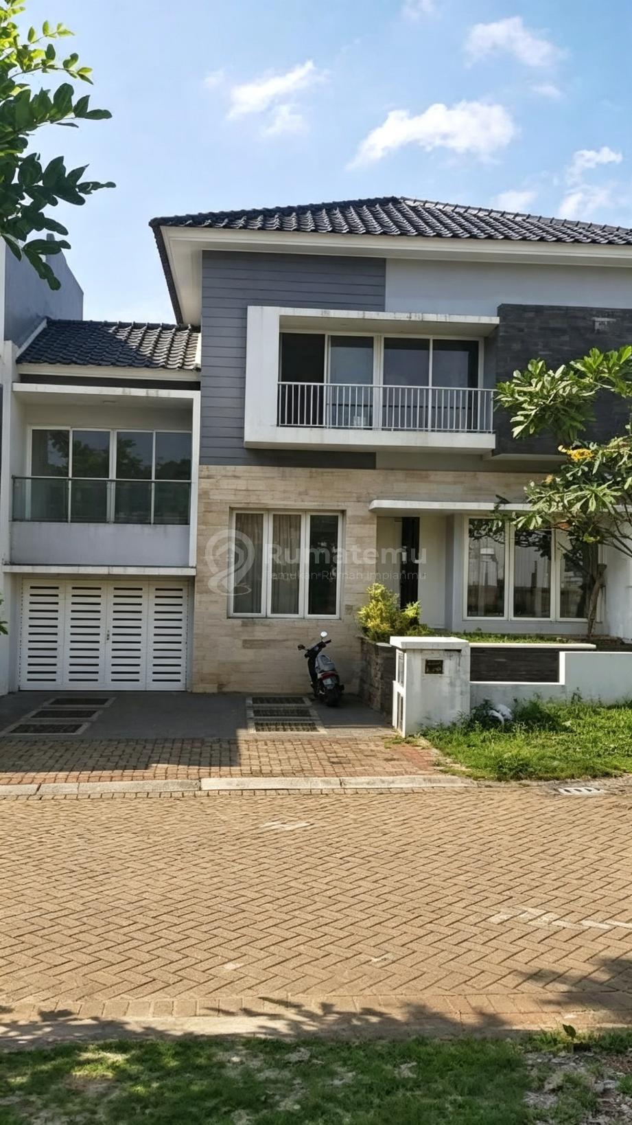 Dijual rumah 3 lantai Bebas banjir -Dekat stasiun Jurang Mangu, kampus Pembangunan Jaya di Kebayoran Garden, Pondok Aren