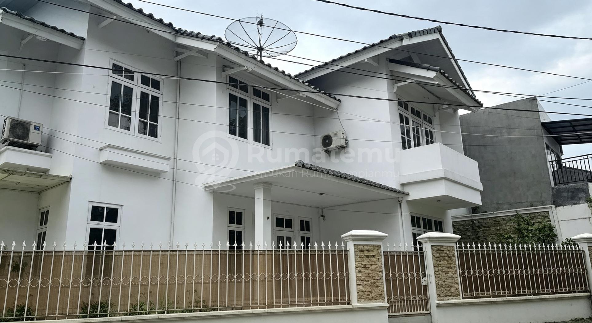 Dijual Rumah 2 Lantai 5KT 241m² Siap Huni di Cilandak
