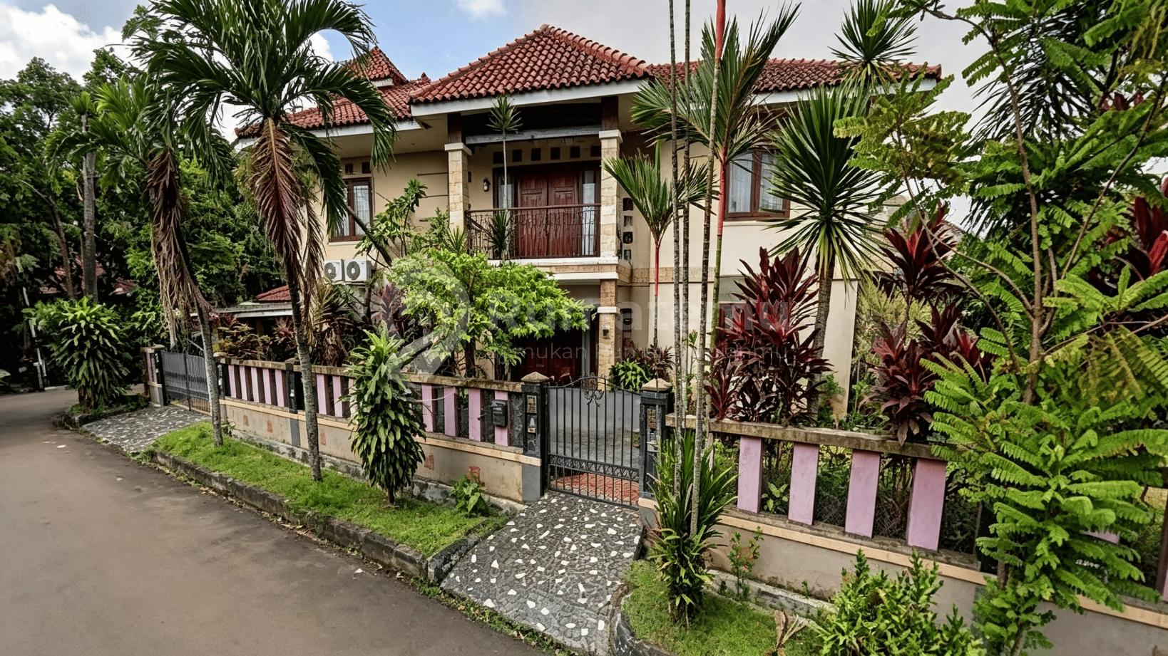 Dijual rumah 2 lantai komplek 3 muka di Villa Pamulang, Pondok Benda