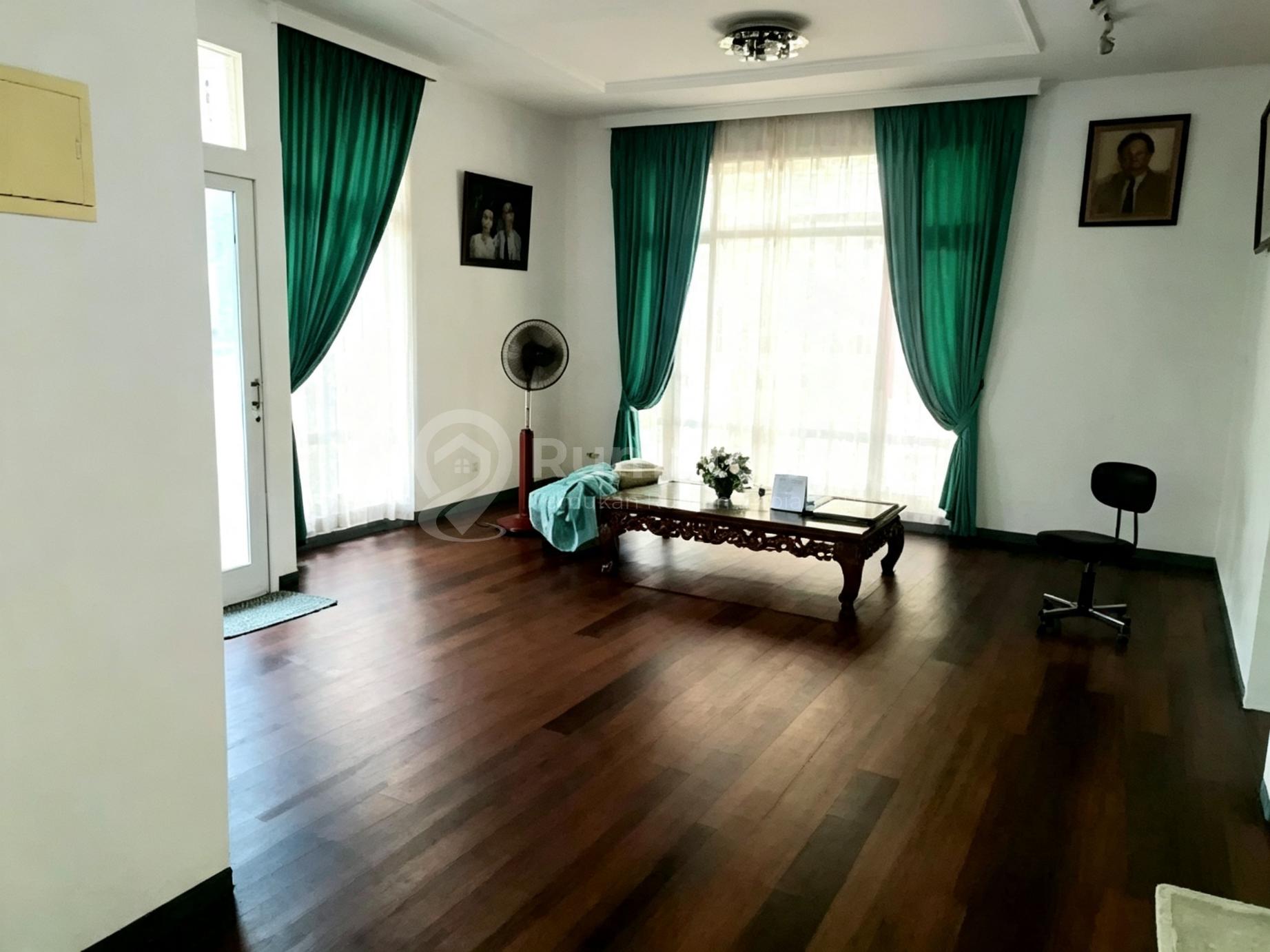 cepat rumah hoek rapi siap tinggal di Metro Permata 1 Tanggerang Banten