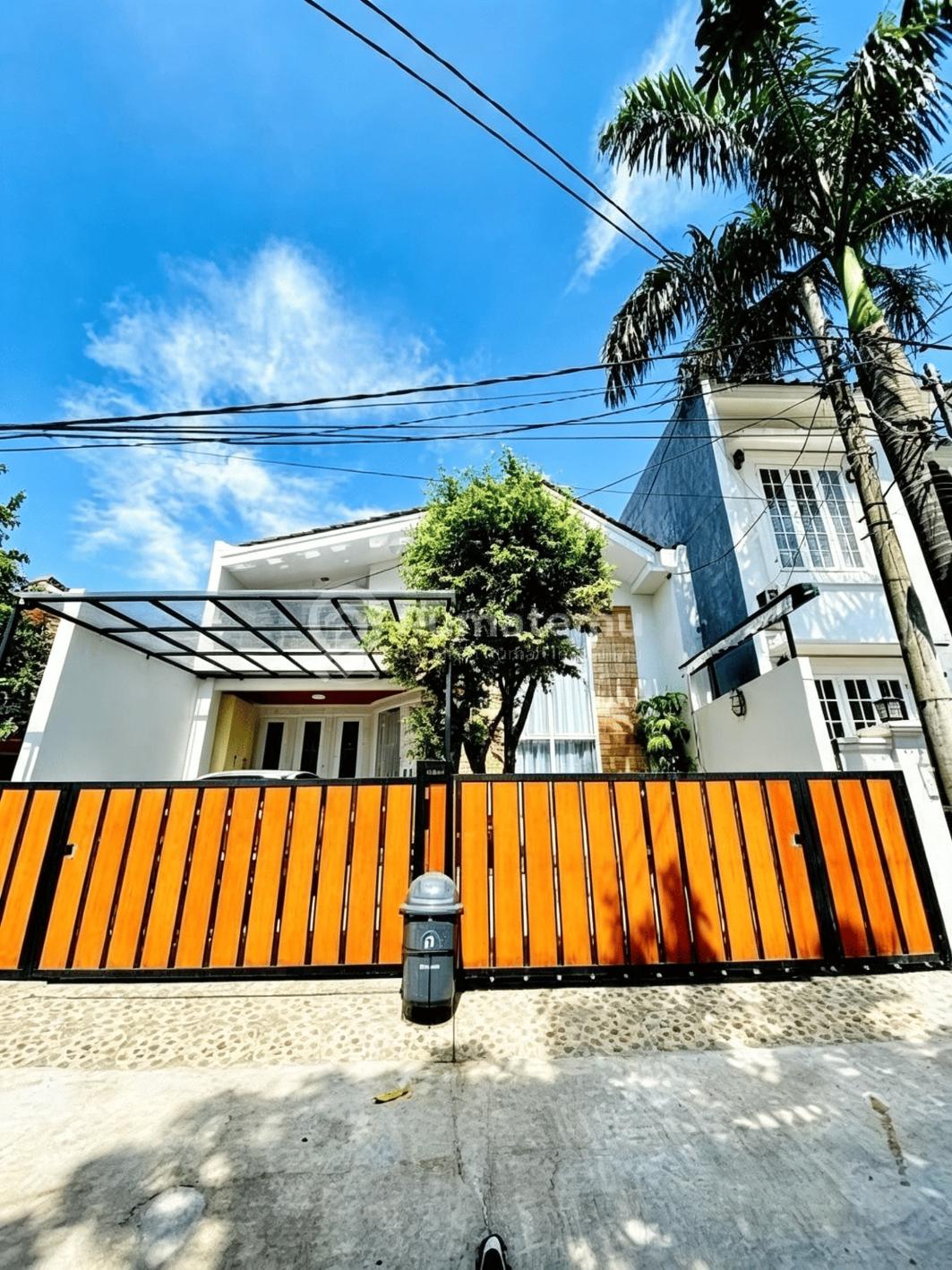 Jual rumah mewah lokasi strategis di Pondok Gede, Bekasi, Jawa Barat