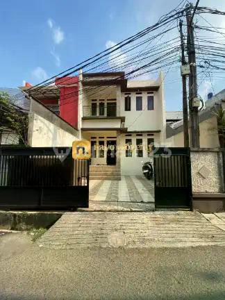 Rumah Bagus Tanah Luas Lokasi Strategis di Kalisari Cijantung
