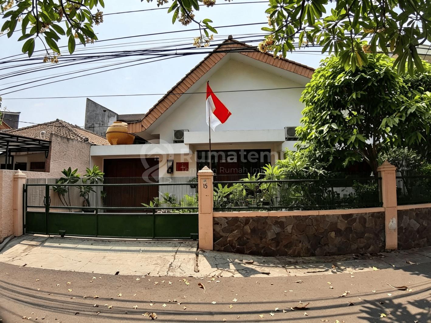 Dijual rumah Hadap Selatan Akses jalan 2 mobil di area Senopati SCBD, Petogogan, Kebayoran Baru