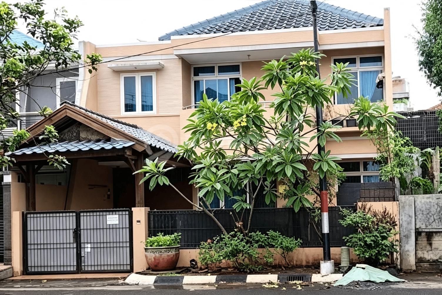 Jual Rumah komplek 2 lantai dalam perumahan di Taman Modern, Ujung Menteng
