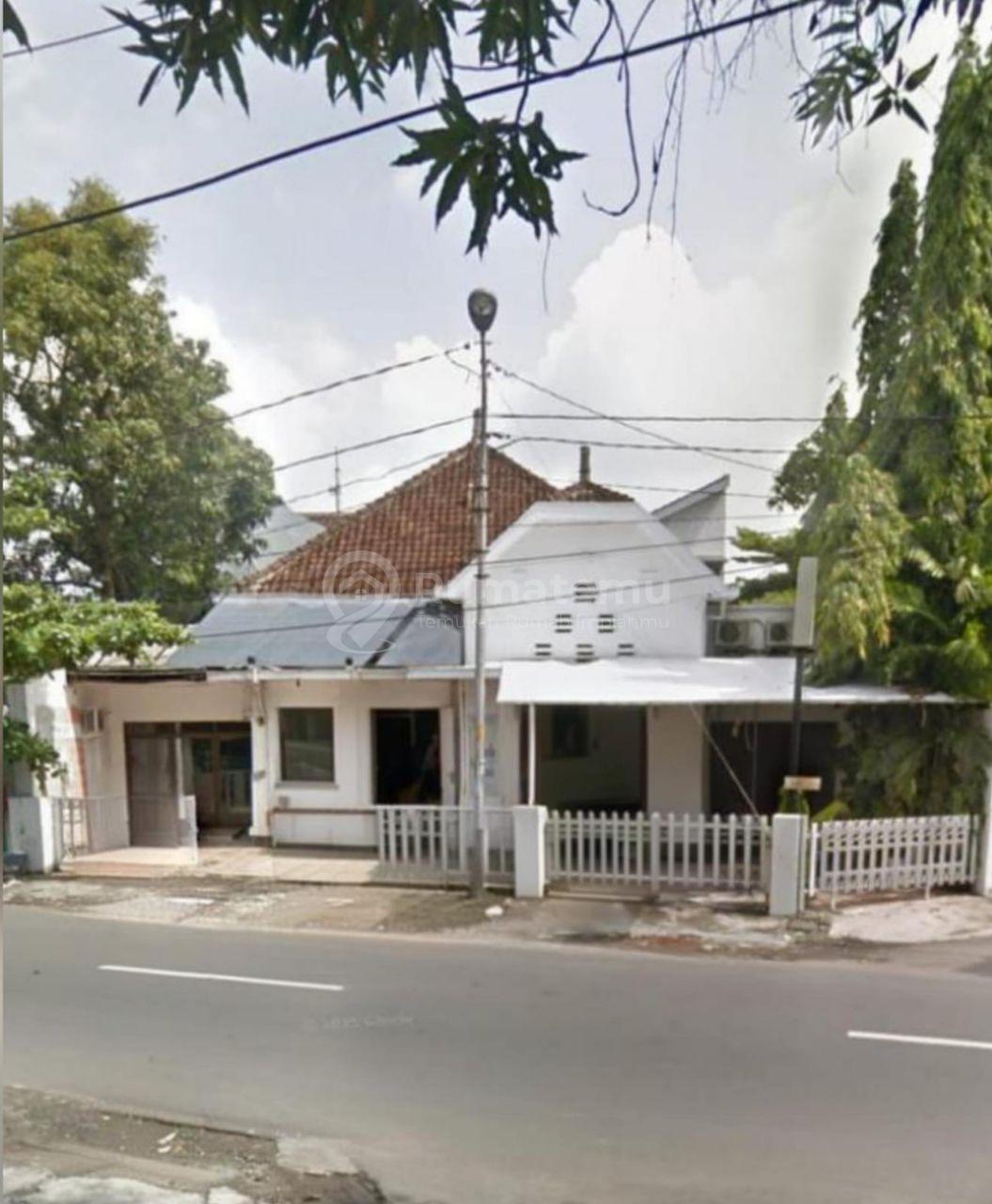 RUANG USAHA HOOK VINTAGE TENGAH KOTA SURAKARTA