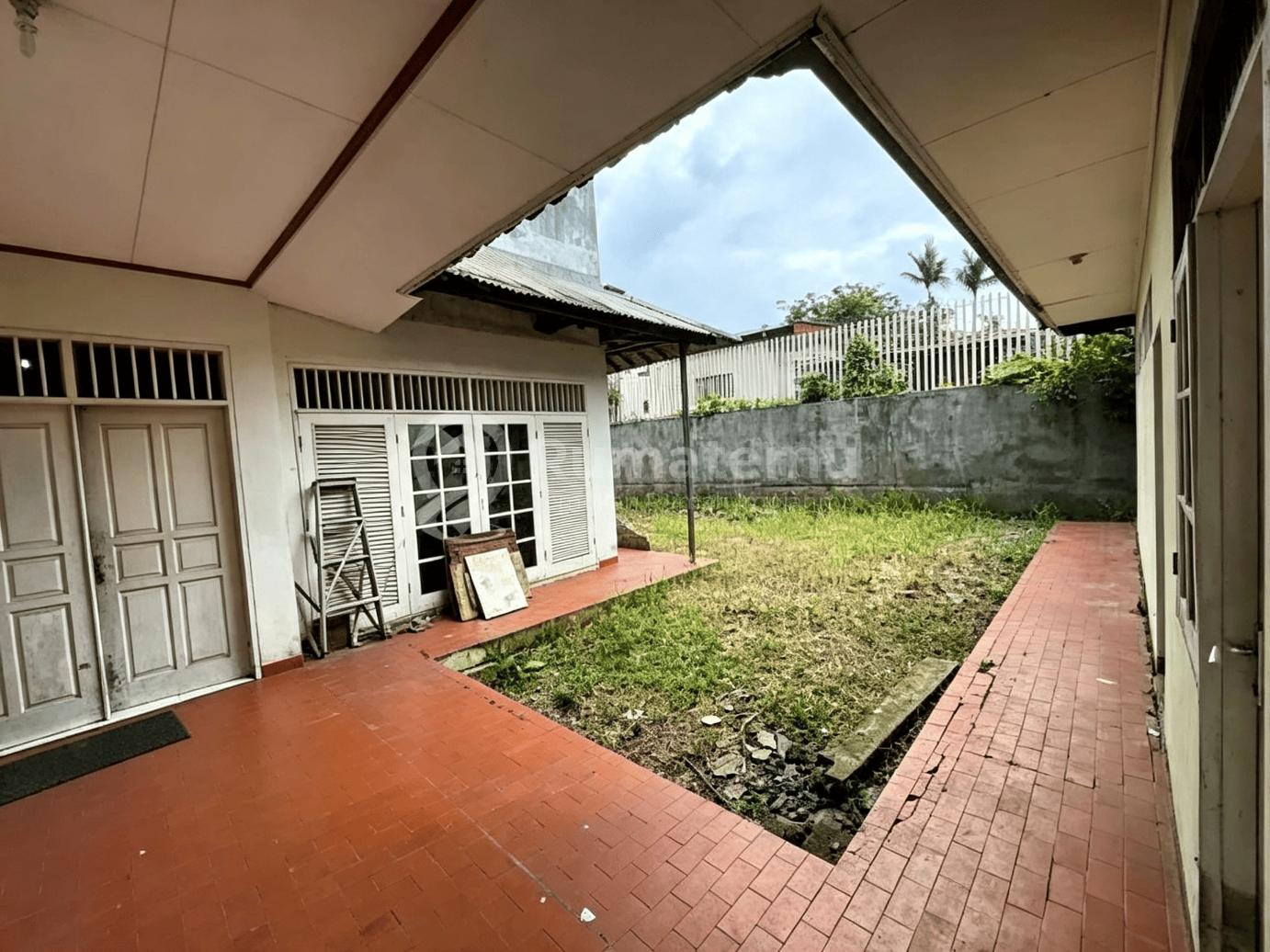 Rumah Super Luas di Kavling Polri Ragunan, minimal 2 tahun, bisa utk Tinggal atau Kantor, Owner Tanggung Jawab Renovasi dan Kebersihan Sebelum ditempati.