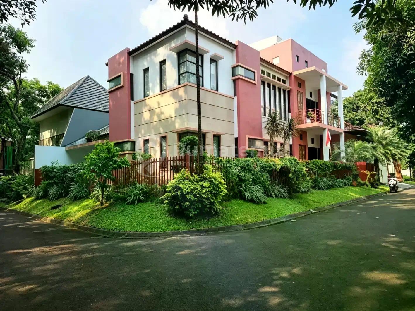 Taman Senayan Bintaro Tangerang Selatan, Ada Kolam Renang