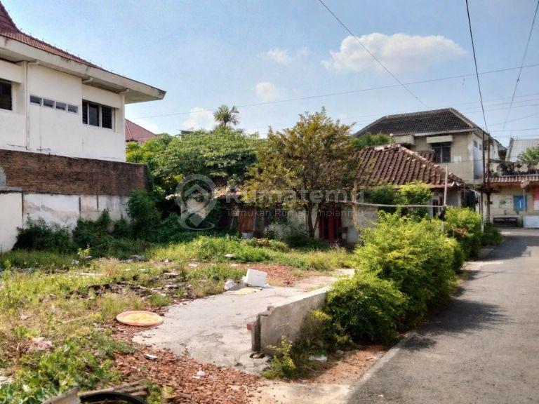 Tanah Solo 435m Selatan Pasar Kembang