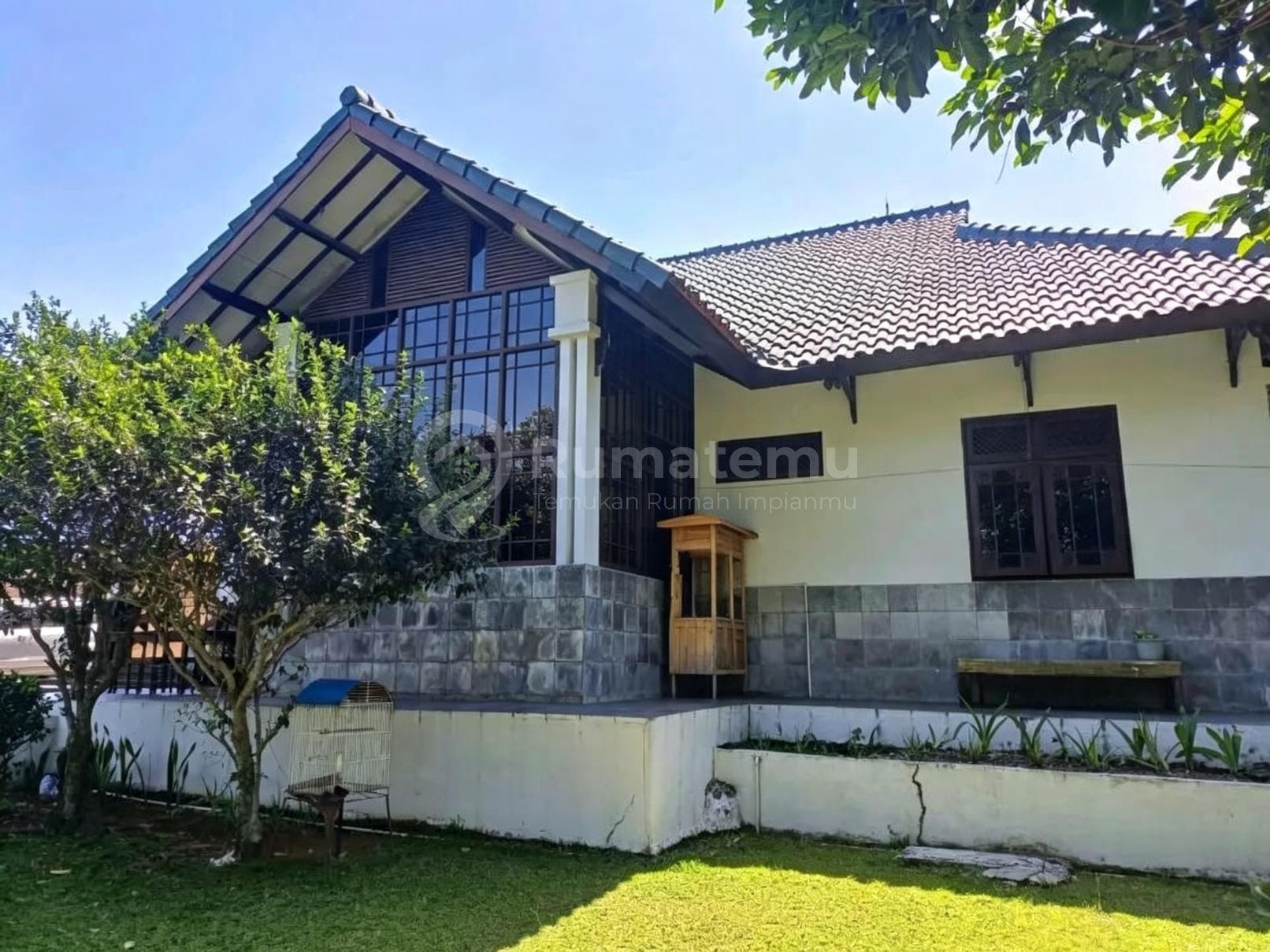 Rumah keren halaman luas di Bogor..