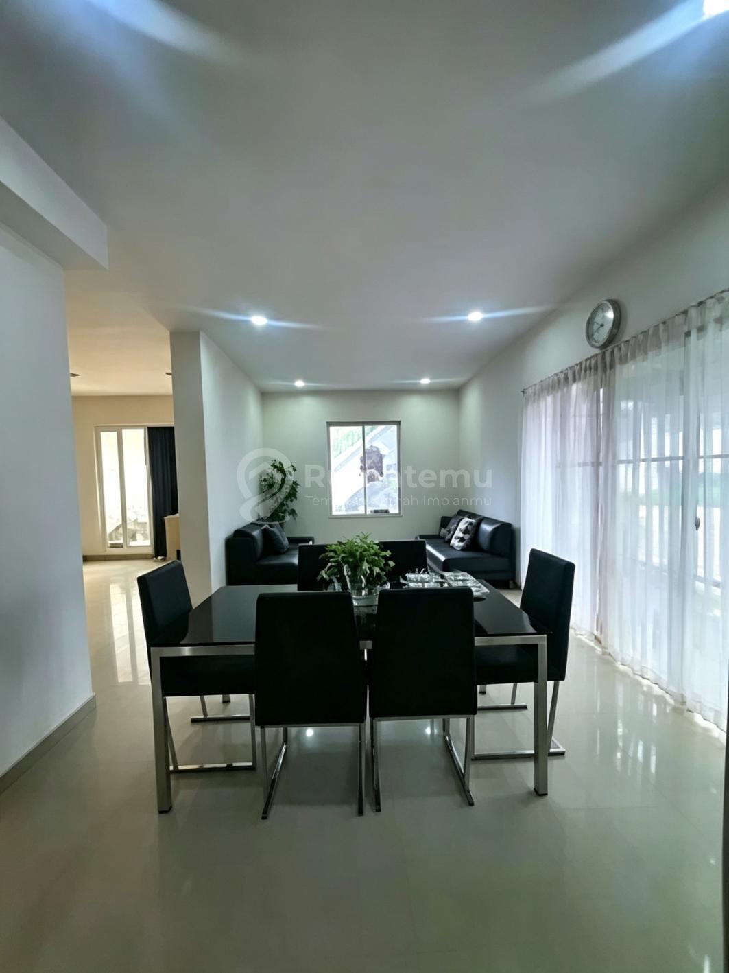 Di jual Rumah Semi-Furnished di Hook @Layar Permai, Pik 1