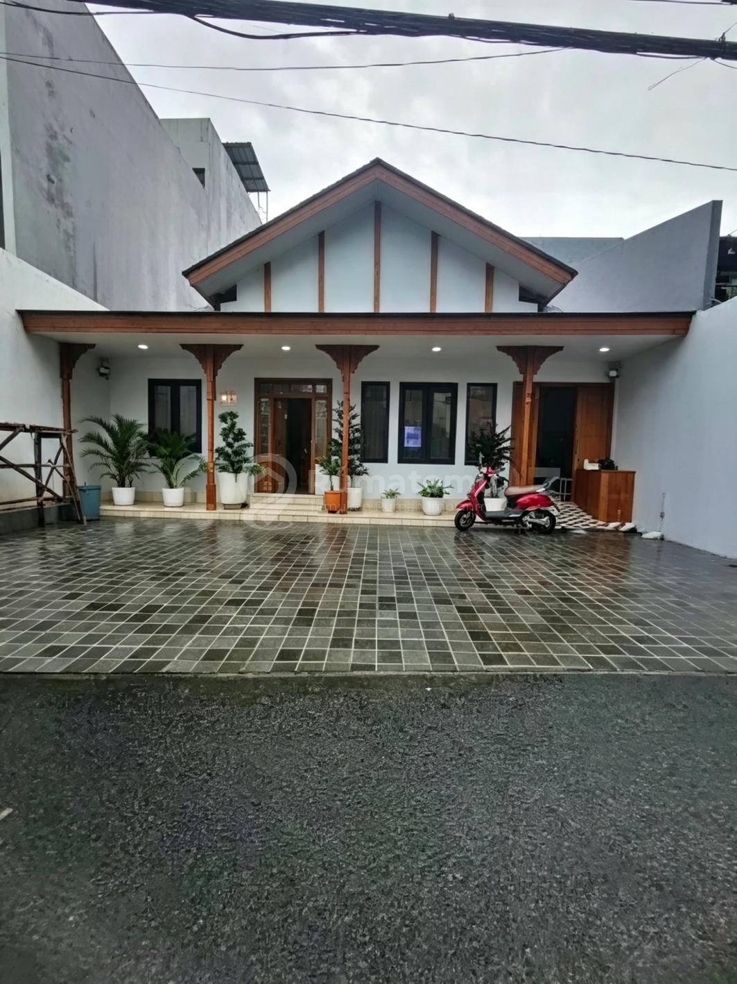 Disewakan Rumah Brandnew Cocok untuk Kantor Hunian Blok M Kebayorabaru Jakarta Selatan