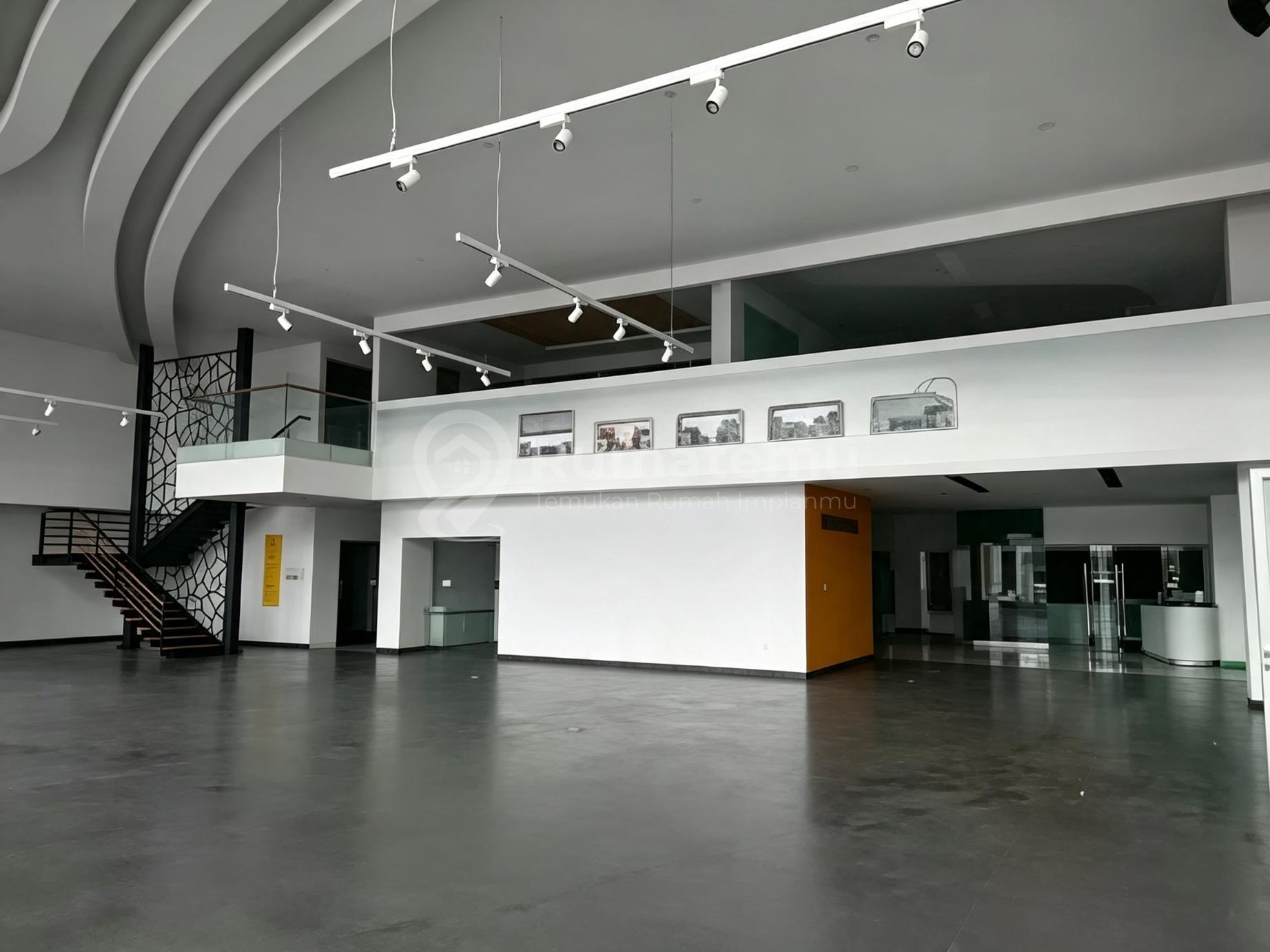 Di Jual Ex Show Room 3 Lantai Pinggir Jalan Utama BSD