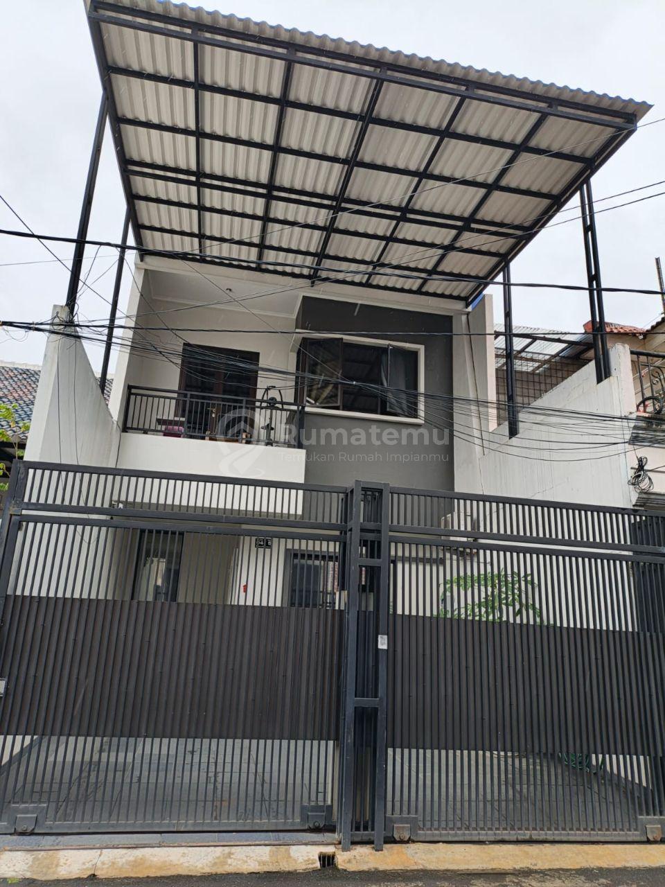 Rumah Modern 2 Lantai Full Renov Siap Huni di Metro Permata 1 Karang Tengah Tangerang