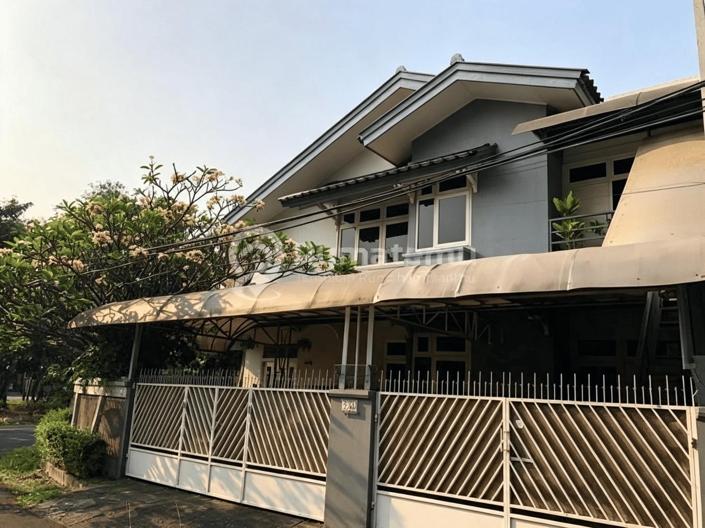 Dijual Rumah Lokasi Strategis Hook Hadap Utara & Timur di Taman Aries Meruya Utara Ilir