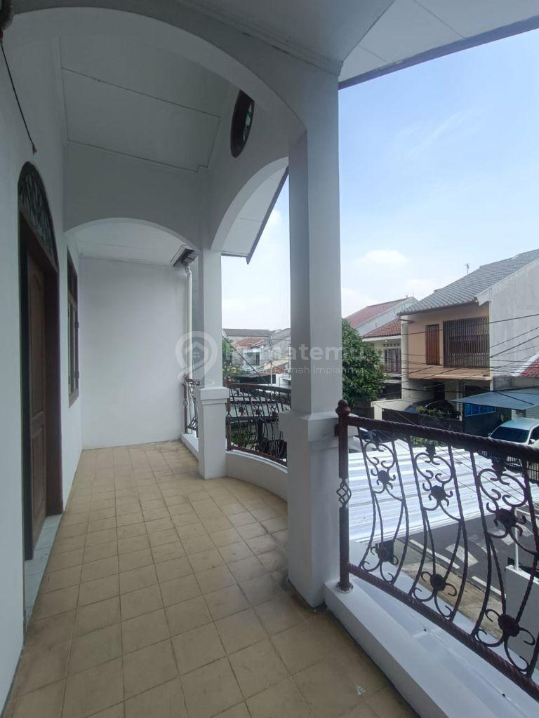 RUMAH DISEWAKAN 2 TINGKAT DI AERA PONDOK INDAH