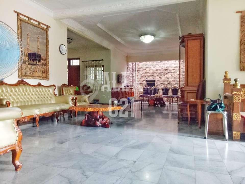 Jual Rumah Hook Lokasi Strategis Lingkungan Asri Terletak di Jati Padang, Pasar Minggu, Jakarta Selatan