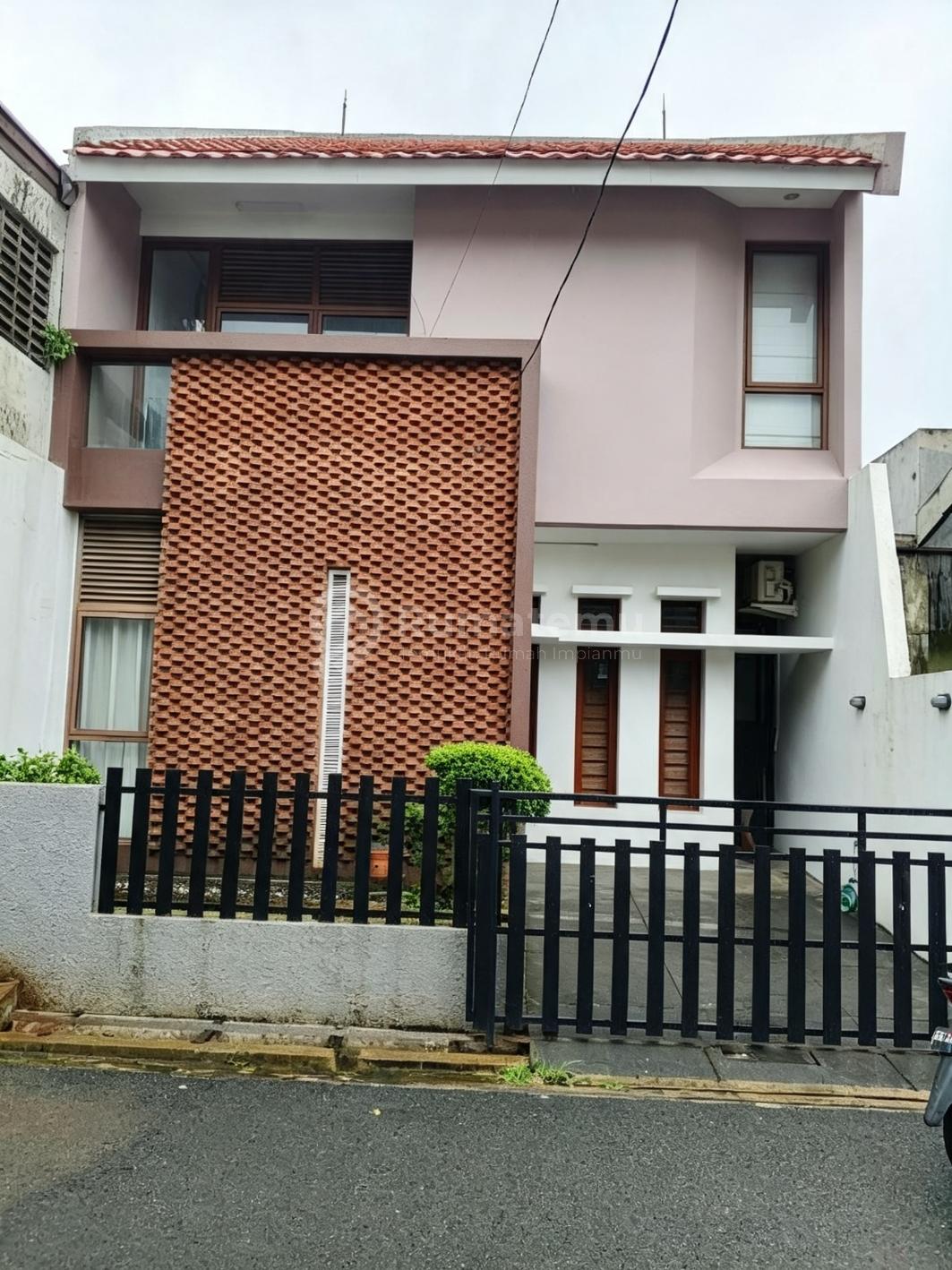 Dijual rumah komplek strategis Unfurnished dekat Pakubuwono di Cipulir