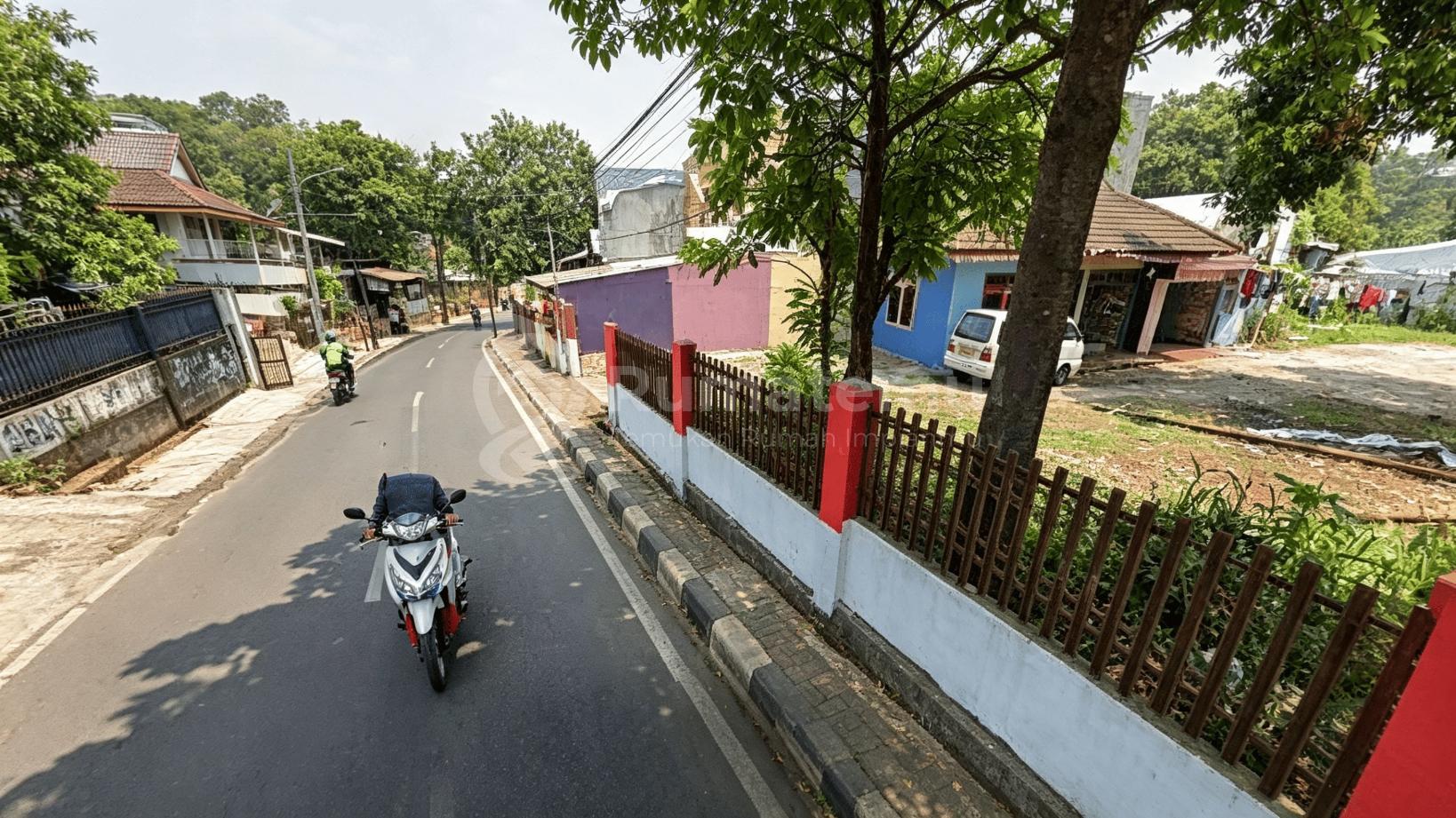 Jual tanah komersil dan hunian berada di pinggir jalan di Pondok Labu, Cilandak, Jakarta