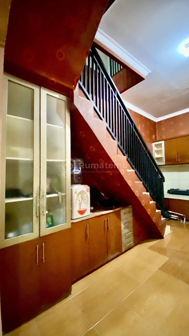 Rumah 2 lantai di Villa Mutiara Gading 3