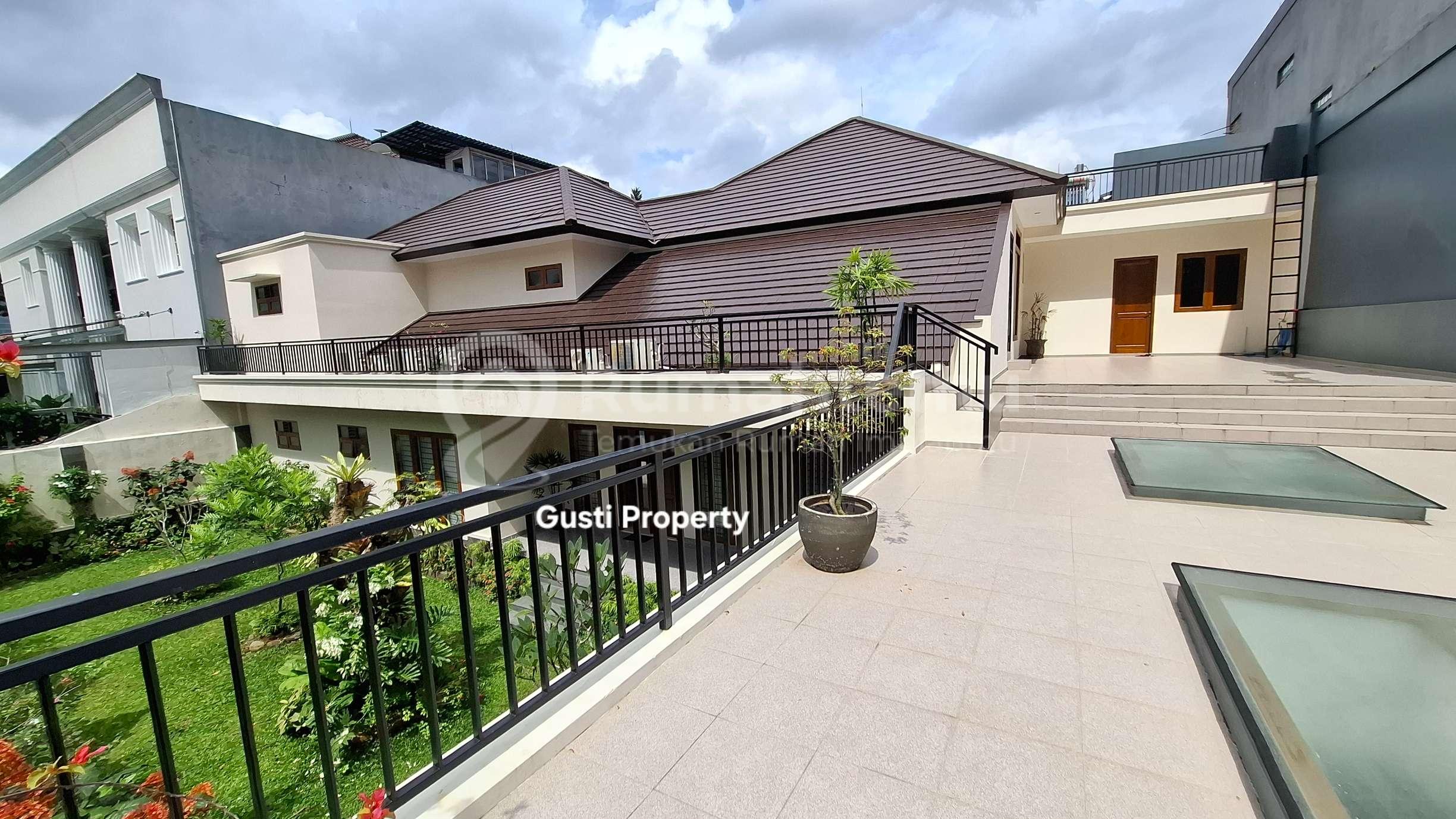 Lebak Bulus Brand New Tropical House Komplek depan taman 5 menit ke Tb Simatupang/Tol