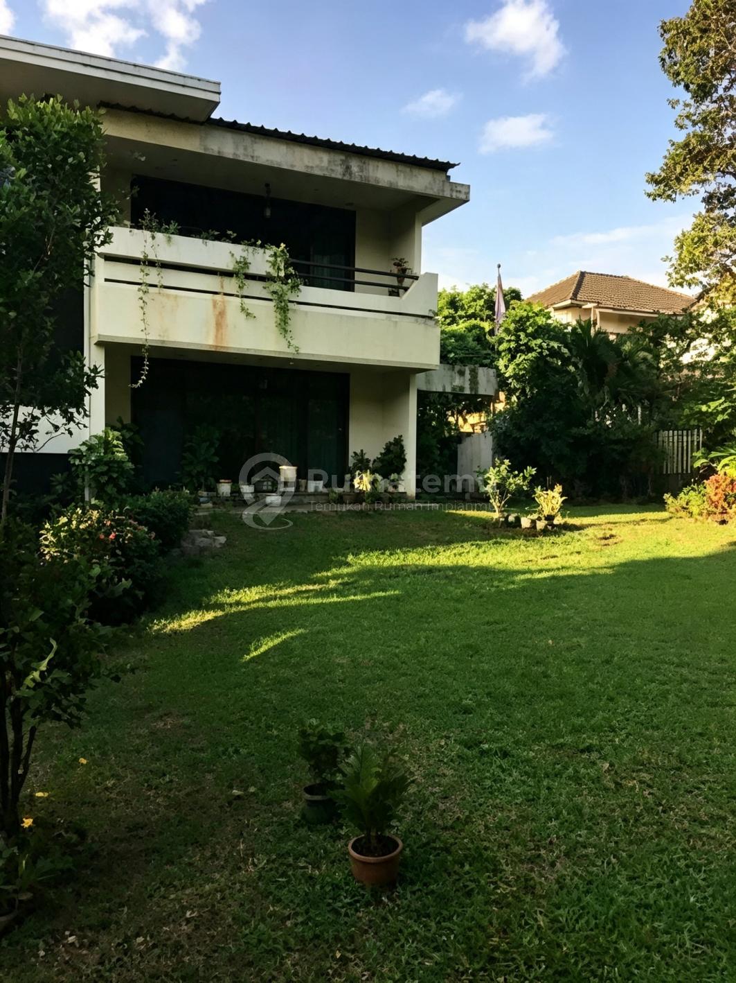 Rumah Hook Super Strategis di Komplek Mega Cinere